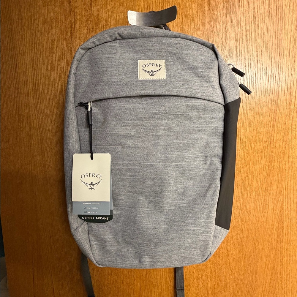 OSPREY Men's Gray and Black Backpack with Padded Straps